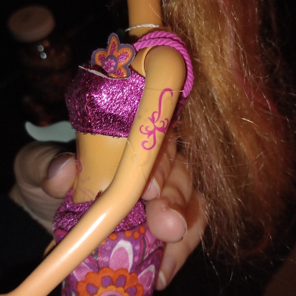 Barbie in a Mermaid Tail Barbie Merliah Doll & Zuma the dolphin toy - Picture 13 of 15